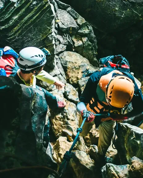 Tour Phong Nha: Khám Phá Hang Nước Nứt