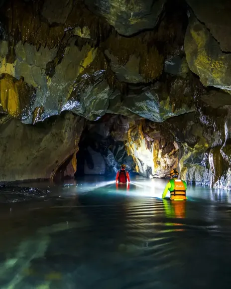 Tour Phong Nha: Khám Phá Hang Nước Nứt