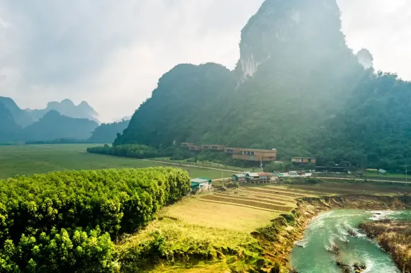 Tour Phong Nha: Khám Phá Hang Nước Nứt
