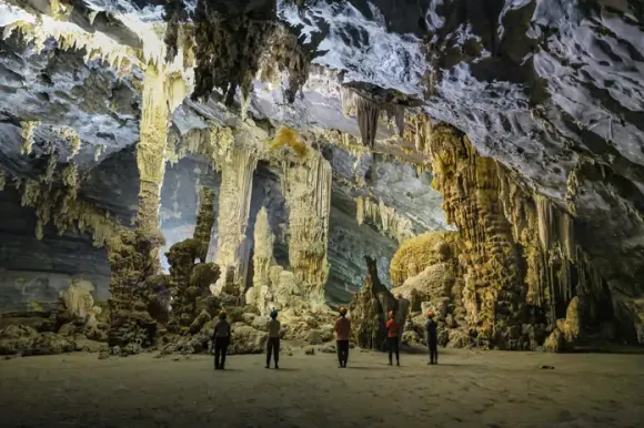 Tour Phong Nha: Khám Phá Hang Nước Nứt