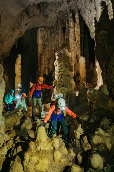 Tour Phong Nha: Khám Phá Hang Nước Nứt